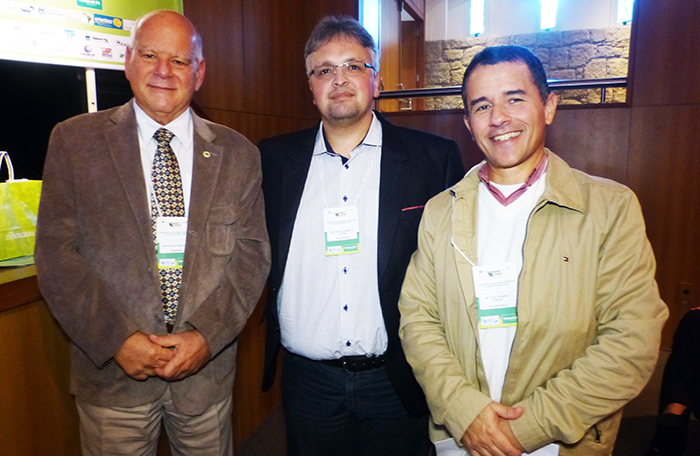  No encontro estiveram presentes o representante da ONA, Péricles Góes, o diretor do Hospital Unimed Petrópolis, o médico Rafael Gomes de Castro, e o coordenador do Setor de Qualidade do HU, o médico Luis Eduardo Fontes. 