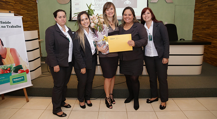 Palestrante Bianca Castro com a equipe de RH.