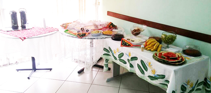 Os clientes desfrutaram de uma bela mesa de café