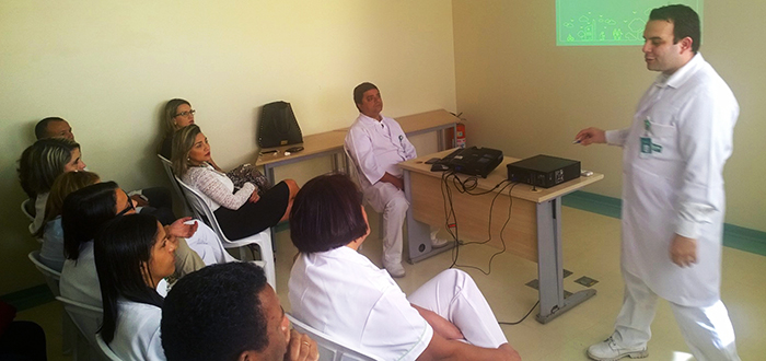 Enfermeiro Marcelo Moraes apresenta novo modelo asistencial no tratamento de feridas