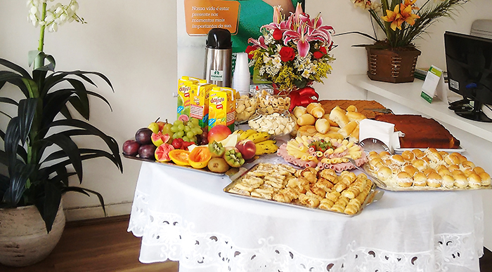 Mesa de Café da Manhã oferecida aos clientes na sede administrativa Unimed Marquês de Valença