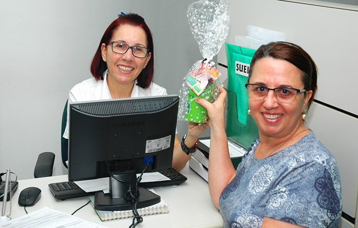 Foi preparada uma mesa de café especial para os beneficiários