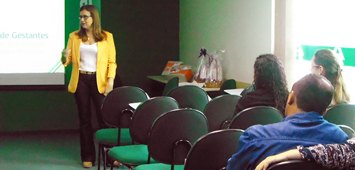 Dra. Lilia Guimarães, ginecologista e obstetra, explica para as gestantes quais os tipos de parto