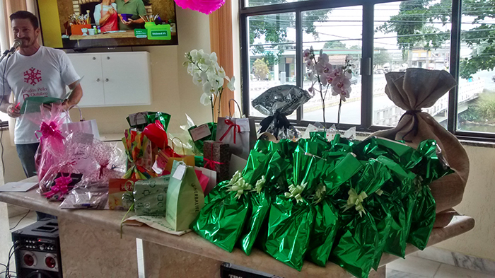 André Warzee e Simone Freire, apresentadores do evento 