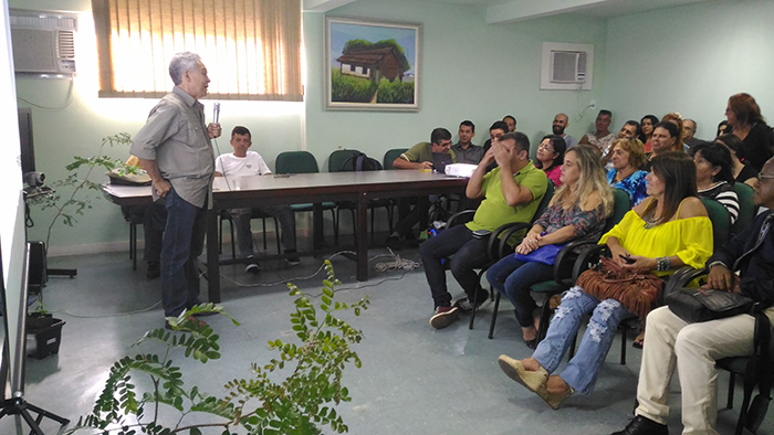 Ivo Saldanha palestra sobre seu livro 