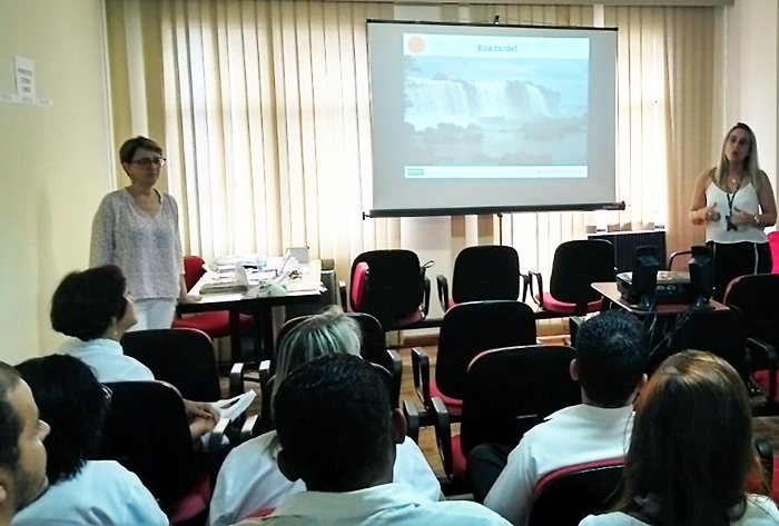Rosiris (lado E) representante da unaEmpattika e Cristiane (GGeral UMV) iniciando o levantamento dos cenários internos com os colaboradores. 