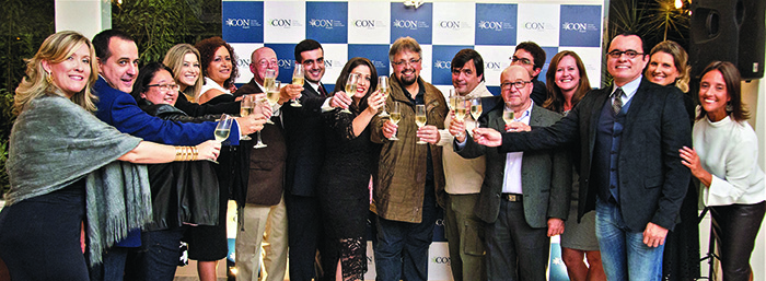 Membros do Grupo CON e da Unimed Petrópolis comemorando a nova parceria com a abertura da unidade em Petrópolis.