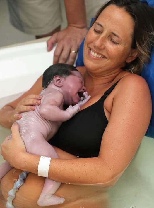 Clara já ganhou um apelido: sereia 