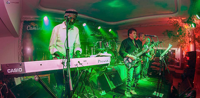 Banda Voyage, com o tecladista do Paralamas do Sucesso ( João Fera )