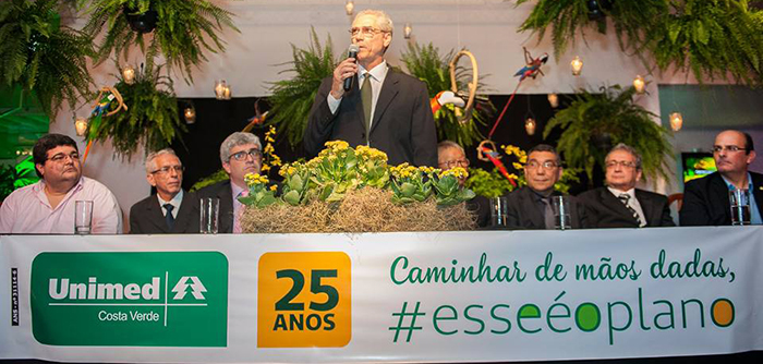 Mesa de cerimonia com participação, da esquerda para direita: Rubem, presidente da Câmara Municipal de Itaguaí, Adão Guimarães, diretor Administrativo, Romeu Scofano, presidente da Unimed Rio, Paulo Wesley, presidente, Roberto Hiromiti, vice-presidente, Daniel Genovez, diretor Financeiro, Gilson Lima, diretor Administrativo da Unimed Federação Rio, e Alexandre Valle, deputado federal
