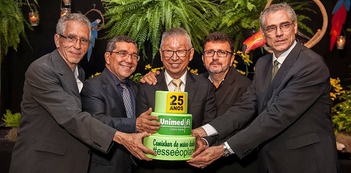 Adão Guimarães, diretor Administrativo, Daniel Genovez, diretor Financeiro, Roberto Hiromiti, vice-presidente, Antonio Carlos, gerente geral e Paulo Wesley, presidente 