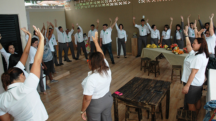 Os colaboradores começaram a semana com ginástica laboral