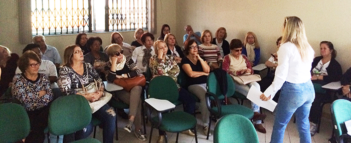  A coaching Norma Rosa com os participantes do Programa Melhor Idade da Unimed Barra Mansa