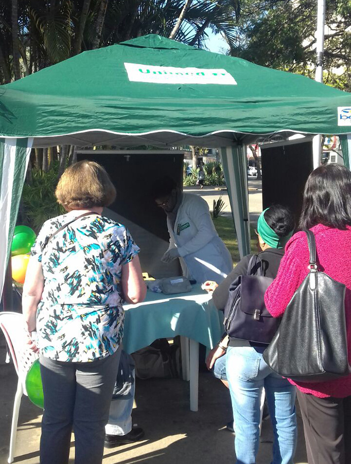  Cooperativa participou do evento cedendo profissionais para aferição de pressão e glicose, além de ambulância.