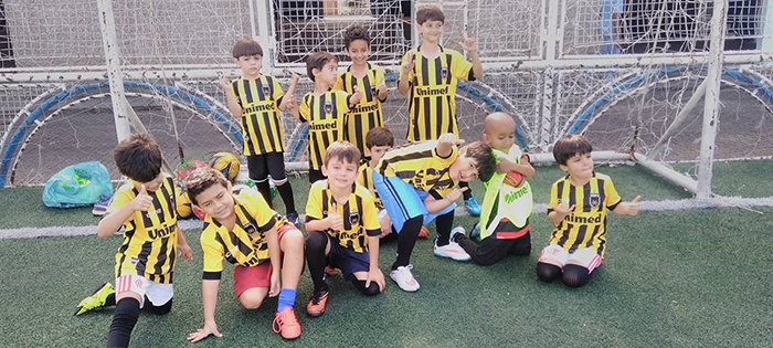 Crianças que fazem parte do projeto Guerreirinhos de Aço