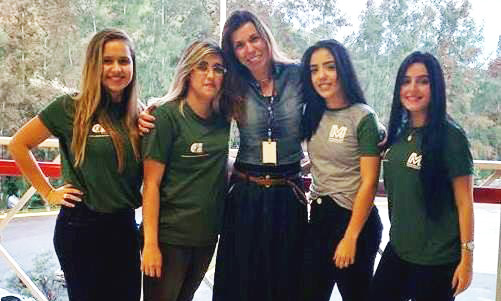 Larissa, Dayane, orientadora Viviany, Tainá e Thécilla.