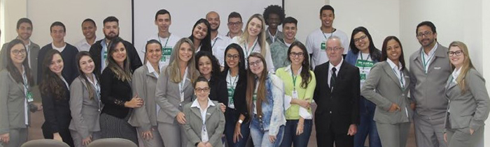 Atentas, colaboradoras preencheram os questionários de uma das dinâmicas do curso