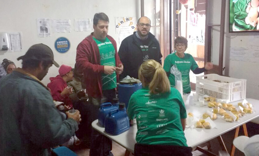 Cafés da manhã para pessoas em situação de rua