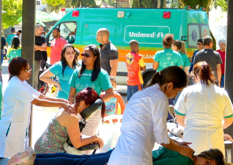Sessões gratuitas de massoterapia também fizeram parte da programação 