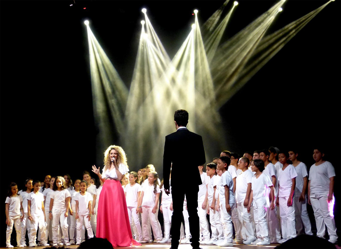 Cantora internacional Erika Ender, compositora do sucesso Despacito, na abertura