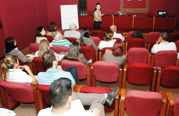 Juliana Dibai, da Faculdade Unimed, ministrou o curso