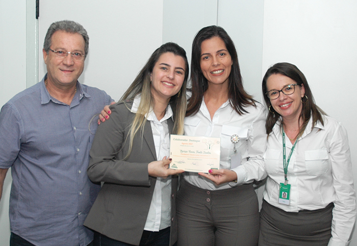 À esq.: Dr. João Paulino, presidente, Karol Rodrigues, Gestora de Atendimento, Larisse e Viviane