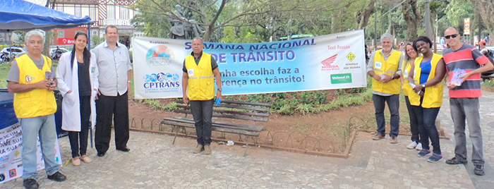 A ação realizada na Praça D. Pedro, no centro histórico de Petrópolis.