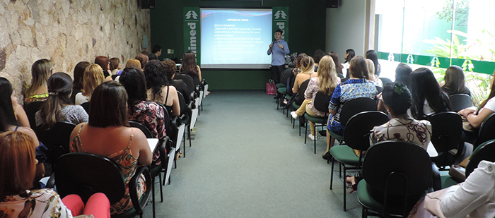 Palestra com o Dr. Ricardo Lopes Ribeiro durante o evento em comemoração ao Dia das Secretárias