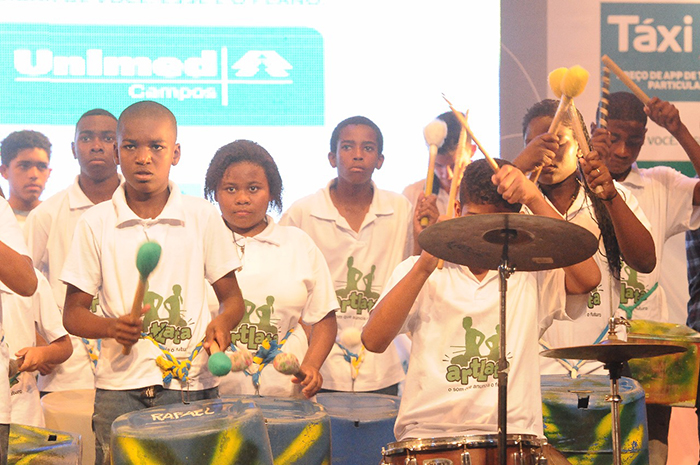 Grupo Bate Lata encantou na cerimônia de abertura