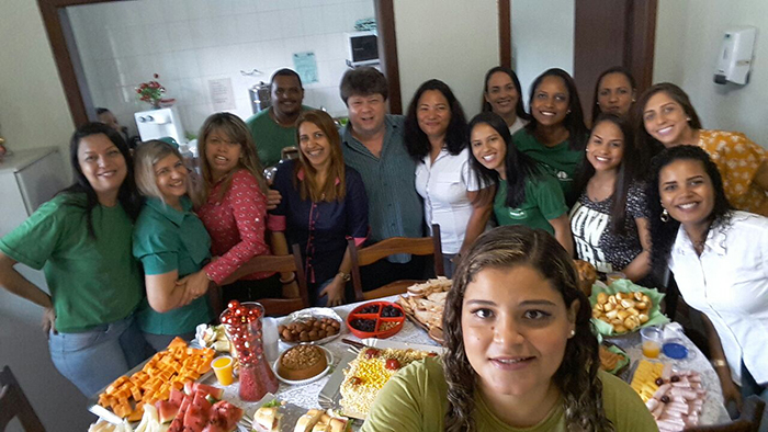 Sant Clair, diretor de Mercado, com a equipe do Pronto Atendimento 