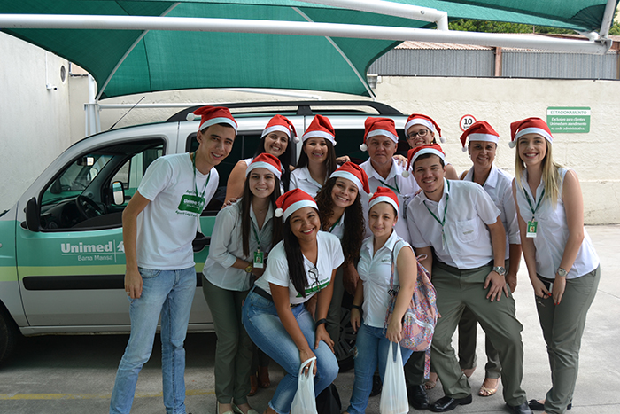 Colaboradores se reunindo para as visitas 