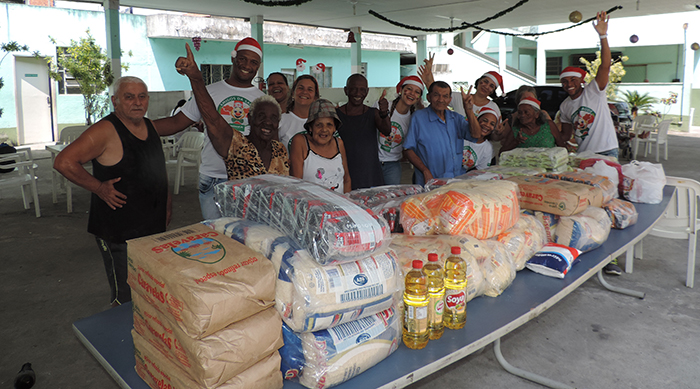 Doação emociona moradores do Bom Samaritano