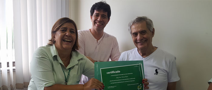   Suely recebe a homenagem dos diretores Mauro Nogueira e Mauro Frulane