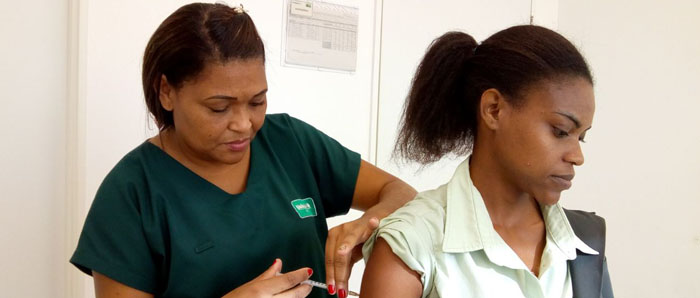  Colaboradores receberam imunização contra a febre amarela 