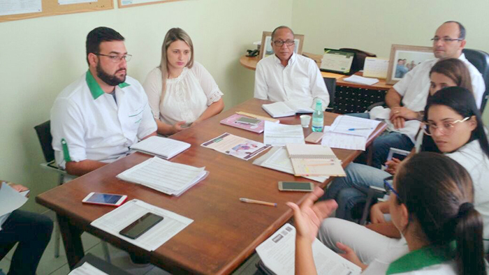 Equipe multiciplinar se reúne semanalmente
