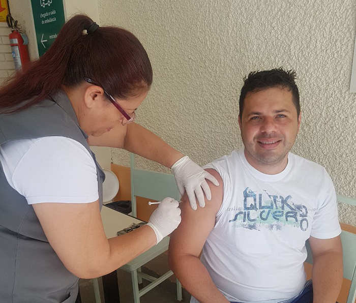 Vacinação e orientação no combate à Febre Amarela