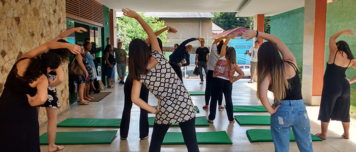 Gestantes aprendem técnicas de alongamento 