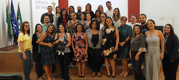 A enfermeira chefe Sabrina Seibert ministrou palestra sobre assistência de enfermagem em obstetrícia