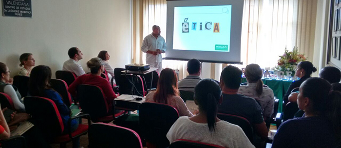 Colaboradores participam de oficinas de aprimoramento