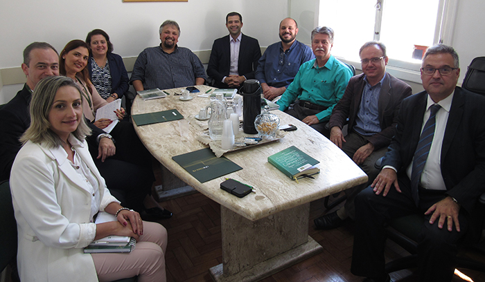 Presidências e direções da Unimed Petrópolis e a Unicred Serra Mar aliam ampliação de parceria