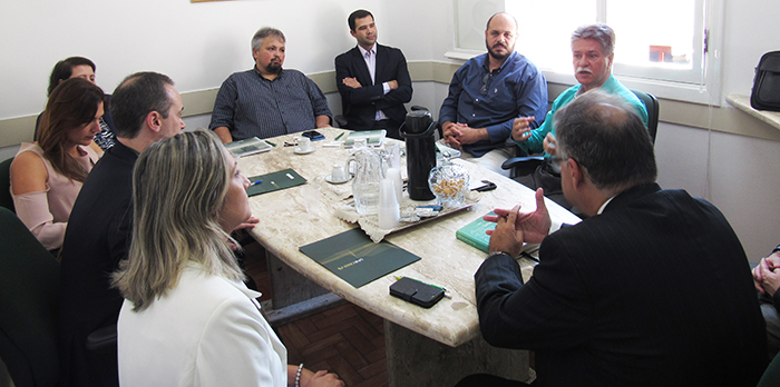 Presidências e direções da Unimed Petrópolis e a Unicred Serra Mar aliam ampliação de parceria