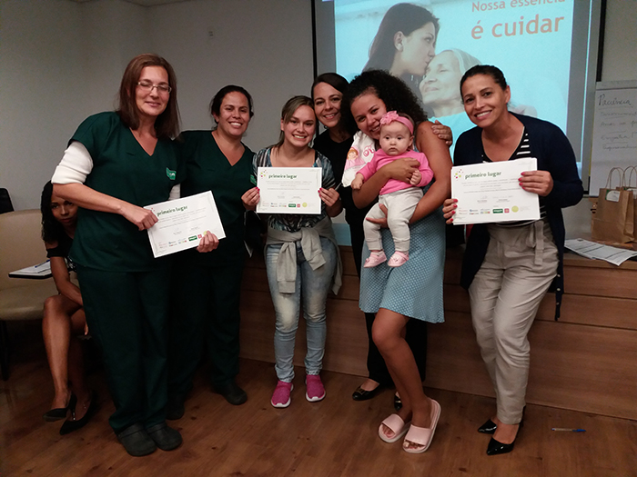 Kit é composto por bolsa, cueiro, trocador e manual 