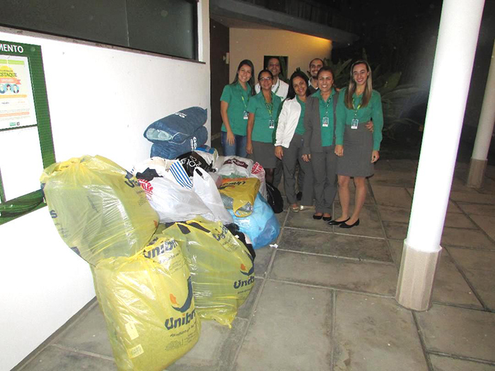 Representantes das duas equipes que mais de destacaram na Gincana da Cooperação