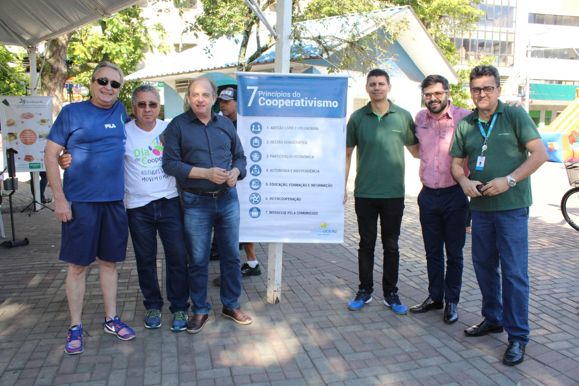  Da esquerda para a direita: Gilson de Souza Lima, diretor Administrativo – Operacional da Federação Rio, Sebastião Barbosa, presidente da Unimed CSF, Vinícius Mesquita, presidente do Sistema OCB Sescoop/RJ, Rafael Garbois, superintendente do Sescoop/RJ, e Silvio Bruno, do Sescoop/RJ.