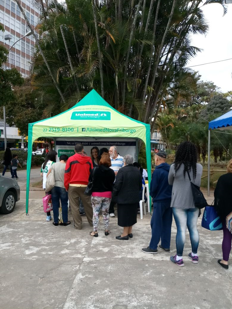  Tenda da Unimed Nova Friburgo realizou aferição de pressão e testes de glicemia, além da distribuição de impressos com dicas de saúde.