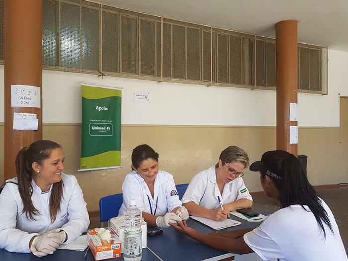  Equipes de enfermagem realizaram aferição de pressão e glicemia no Pit Stop da Saúde  