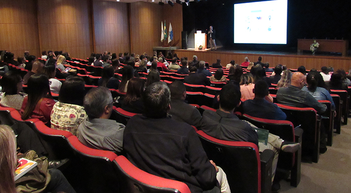 Encontro reuniu 200 profissionais da área da Saúde da rede pública e privada