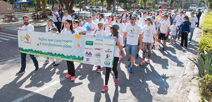 Caminhada Dia C mobilizou os petropolitanos pelo centro histórico de Petrópolis