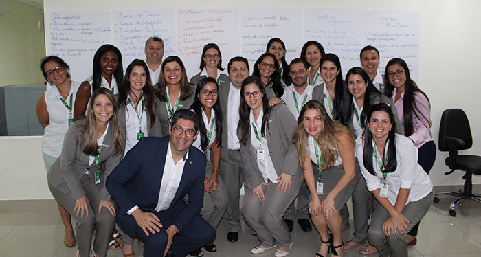 Simone Bruno e os responsáveis pelos setores, junto com o trainer Celso Moutinho