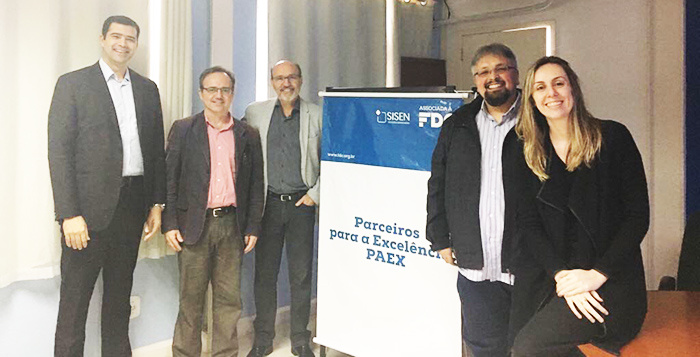 A Direção Executiva da Unimed Petrópolis e a equipe da Fundação Dom Cabral